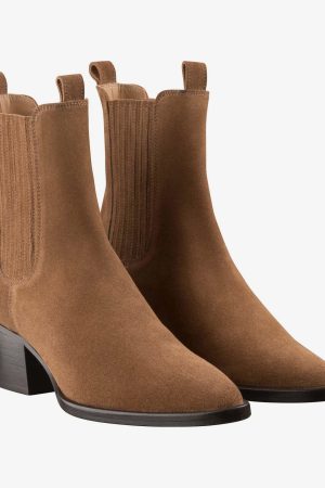 Debbie Santiago boots